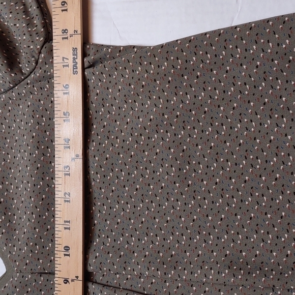 Bobeau Lola Shift Dress in Olive - Picture 6 of 9